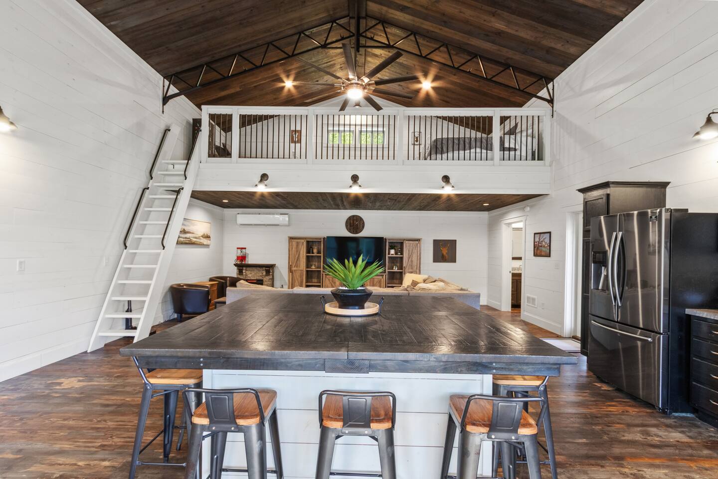 Soldier’s Creek Barndo Retreat | Pool, Boat Launch