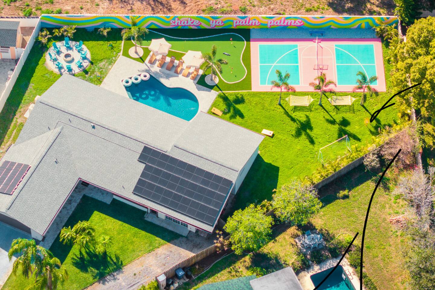 Shake Ya Palm Palms -NEW! Heated Pool ~ Pickleball