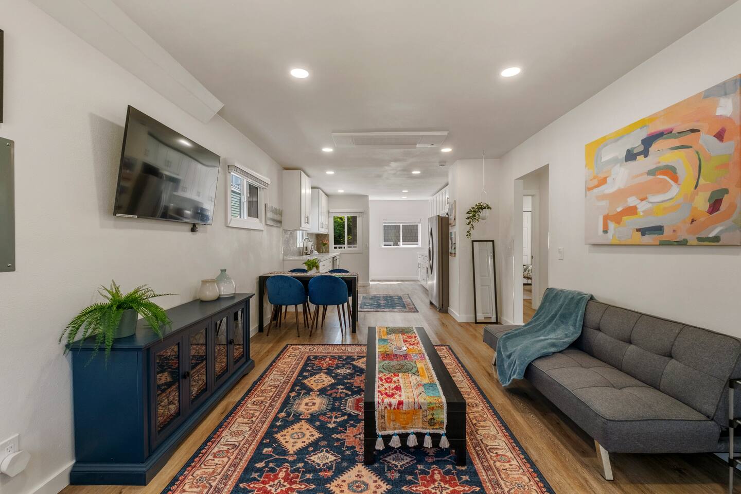 Emerald Leaf Stays Downstairs Unit