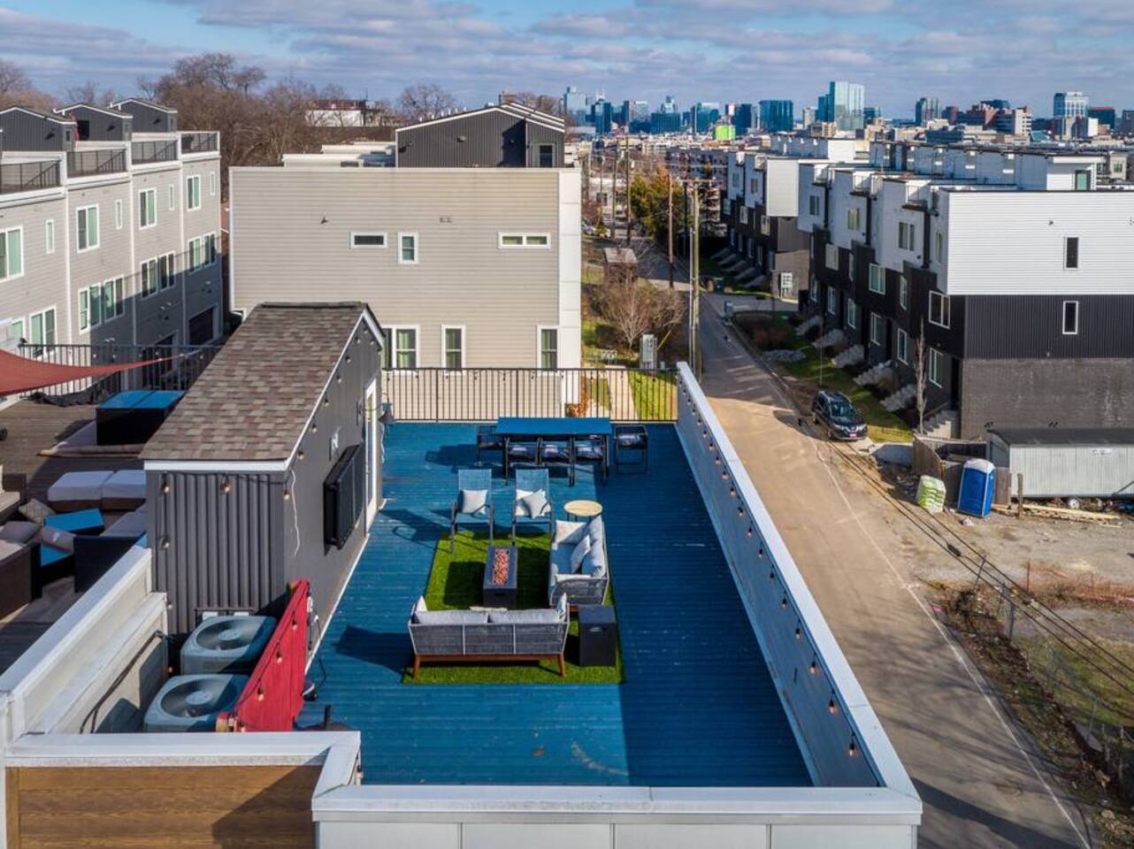 Spacious 3bd/3ba Rooftop w/Downtown Views* Garage!