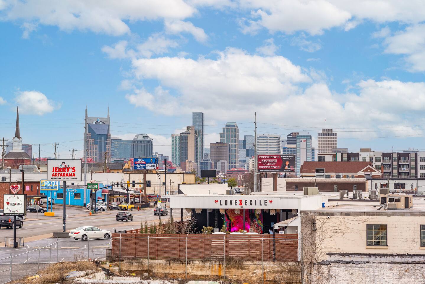 Sleek Eastside 3bd w/ Garage + Rooftop! Spacious!