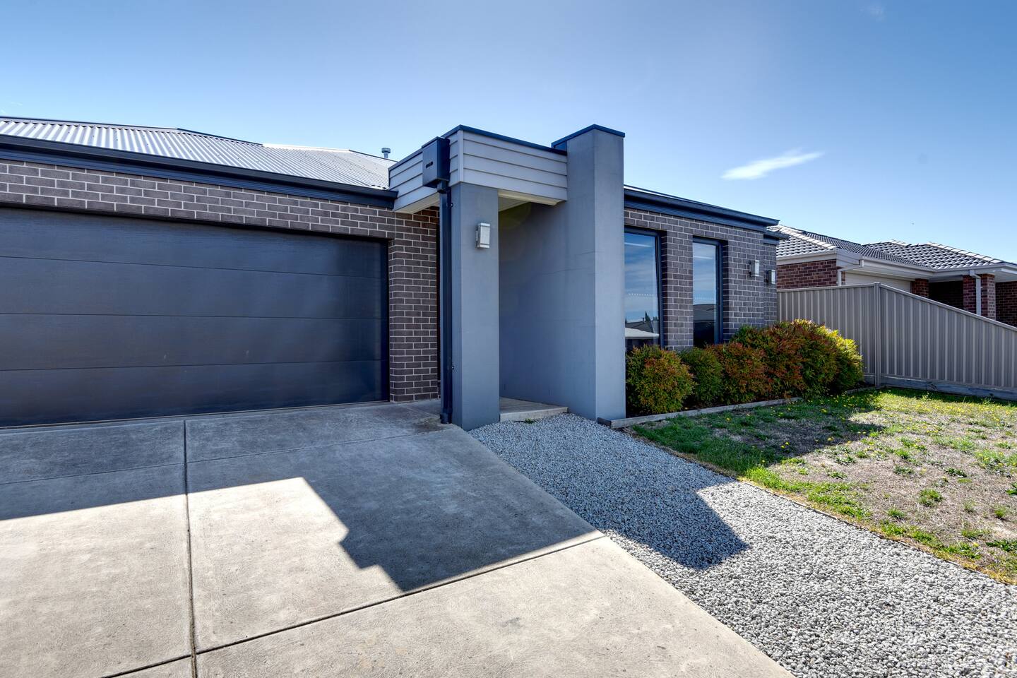 Red Robin | Modern Winter Valley Retreat