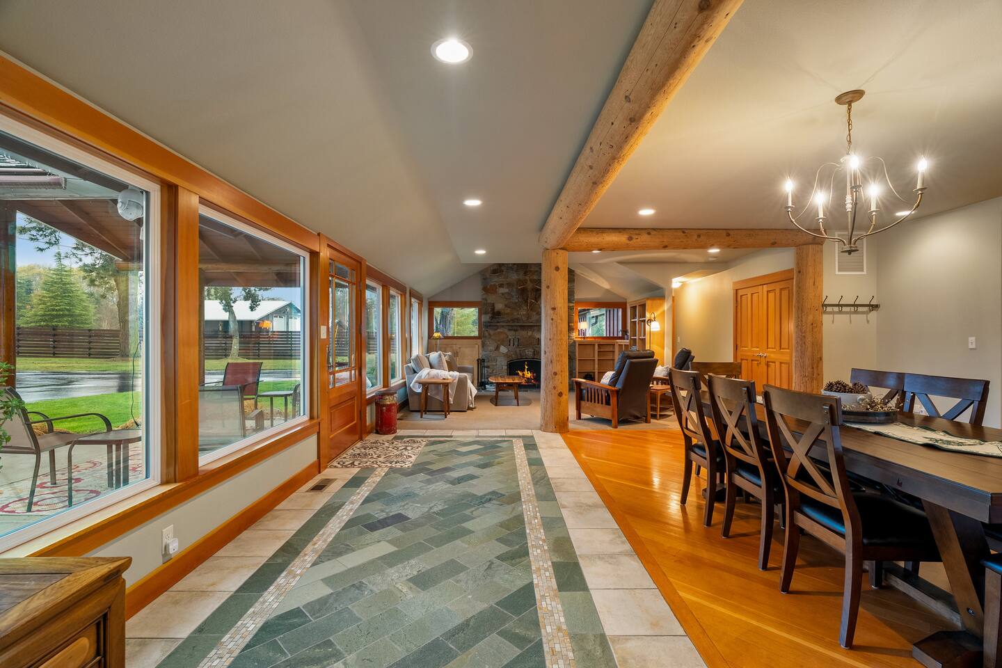 The Refinery Farmstead - 2 Houses, Hot Tub, Fenced