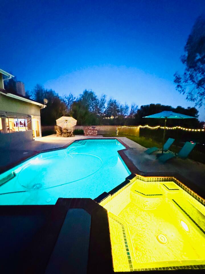 #1 Mountain View Pool Retreat-7 Beds-King Bed-FIFA