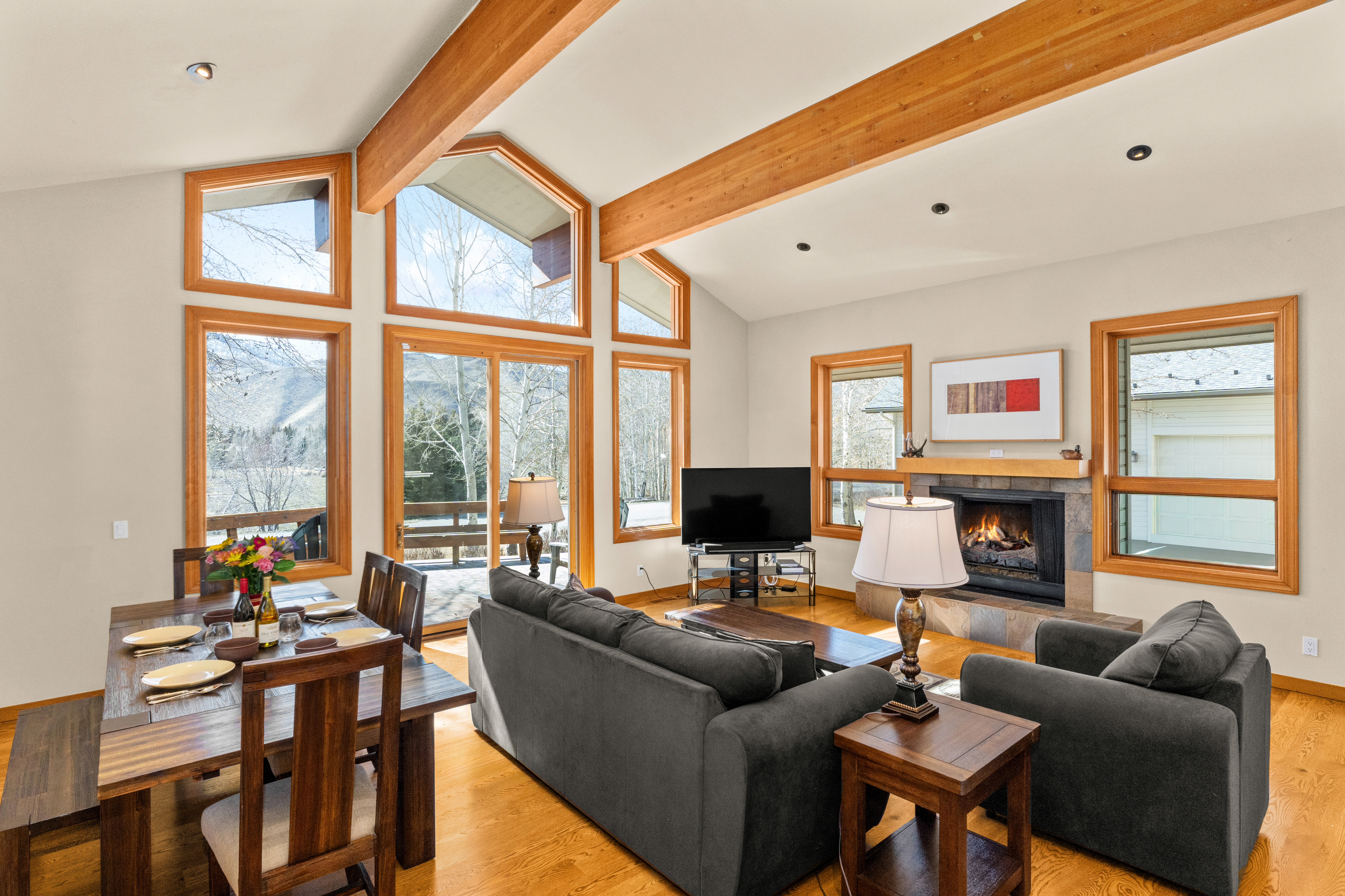 Mountain Sanctuary: Hot Tub, Sauna & 2.5 Acres,