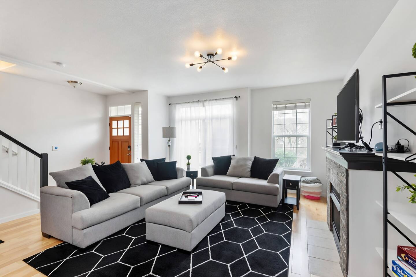 Modern Clackamas Townhome • Garage • Patio