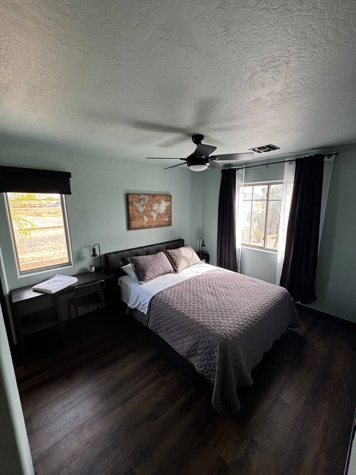 Luxury Gilbert Room 2