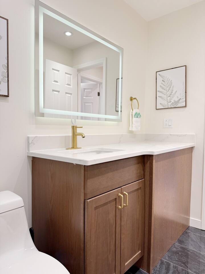 Northside Newly Renovated & Stylish 3BR/2.5BA