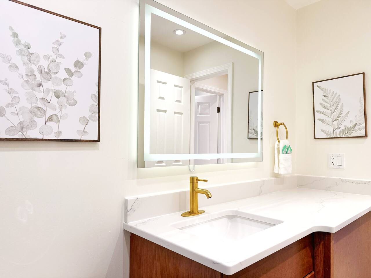 Northside Newly Renovated & Stylish 3BR/2.5BA