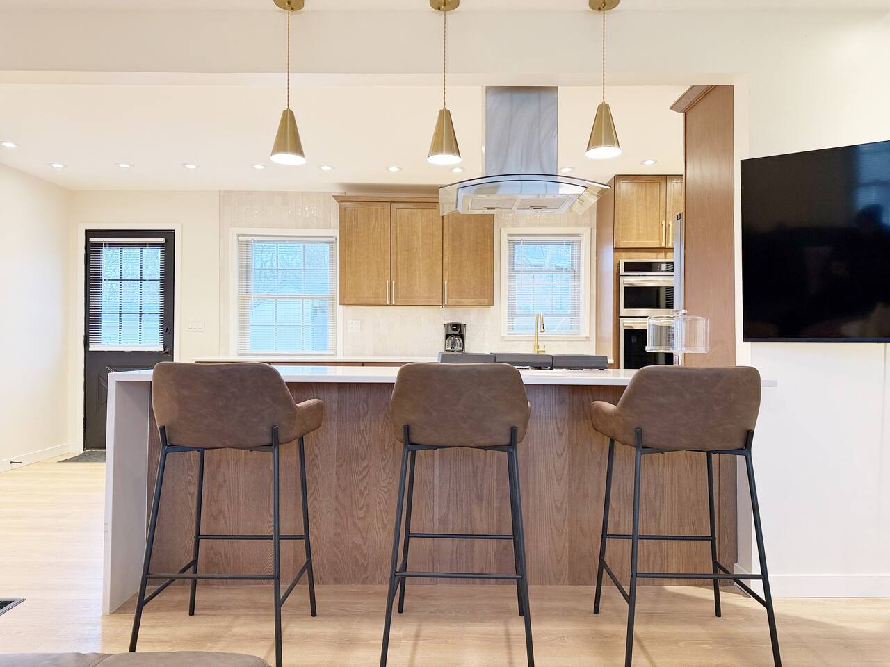 Northside Newly Renovated & Stylish 3BR/2.5BA photo 3