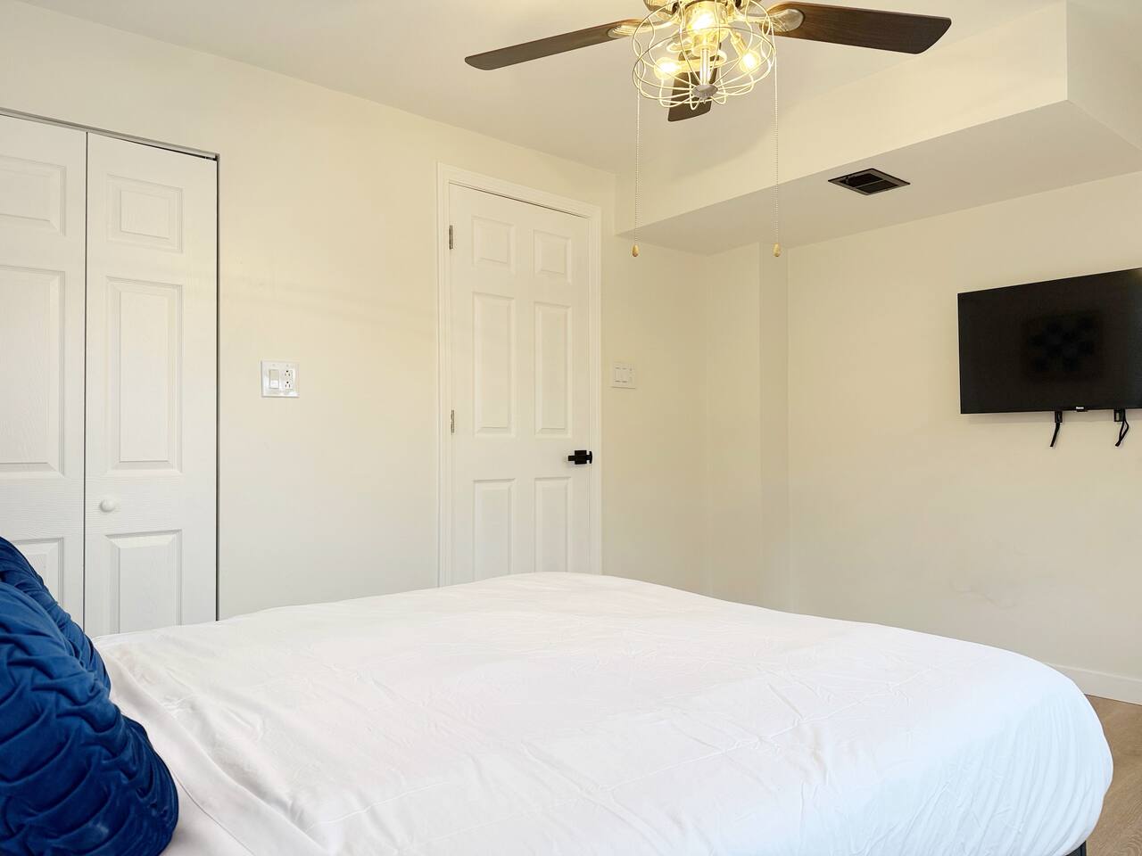 Northside Newly Renovated & Stylish 3BR/2.5BA