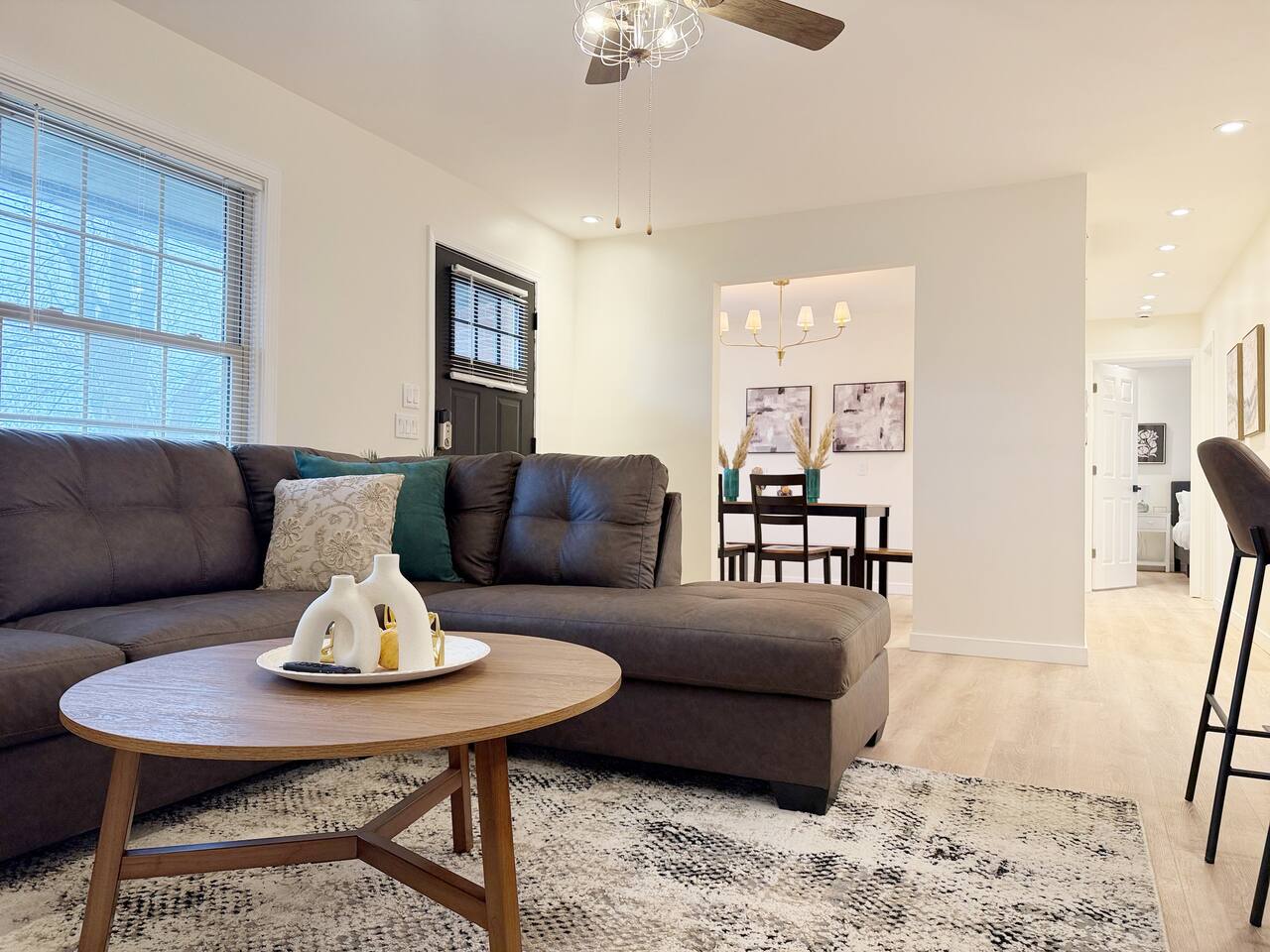 Northside Newly Renovated & Stylish 3BR/2.5BA photo 2