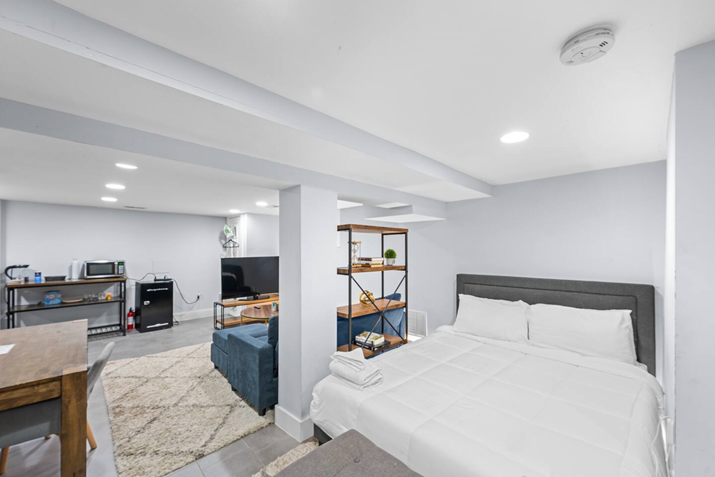 Clean & Cozy Private Studio near Congress Heights!