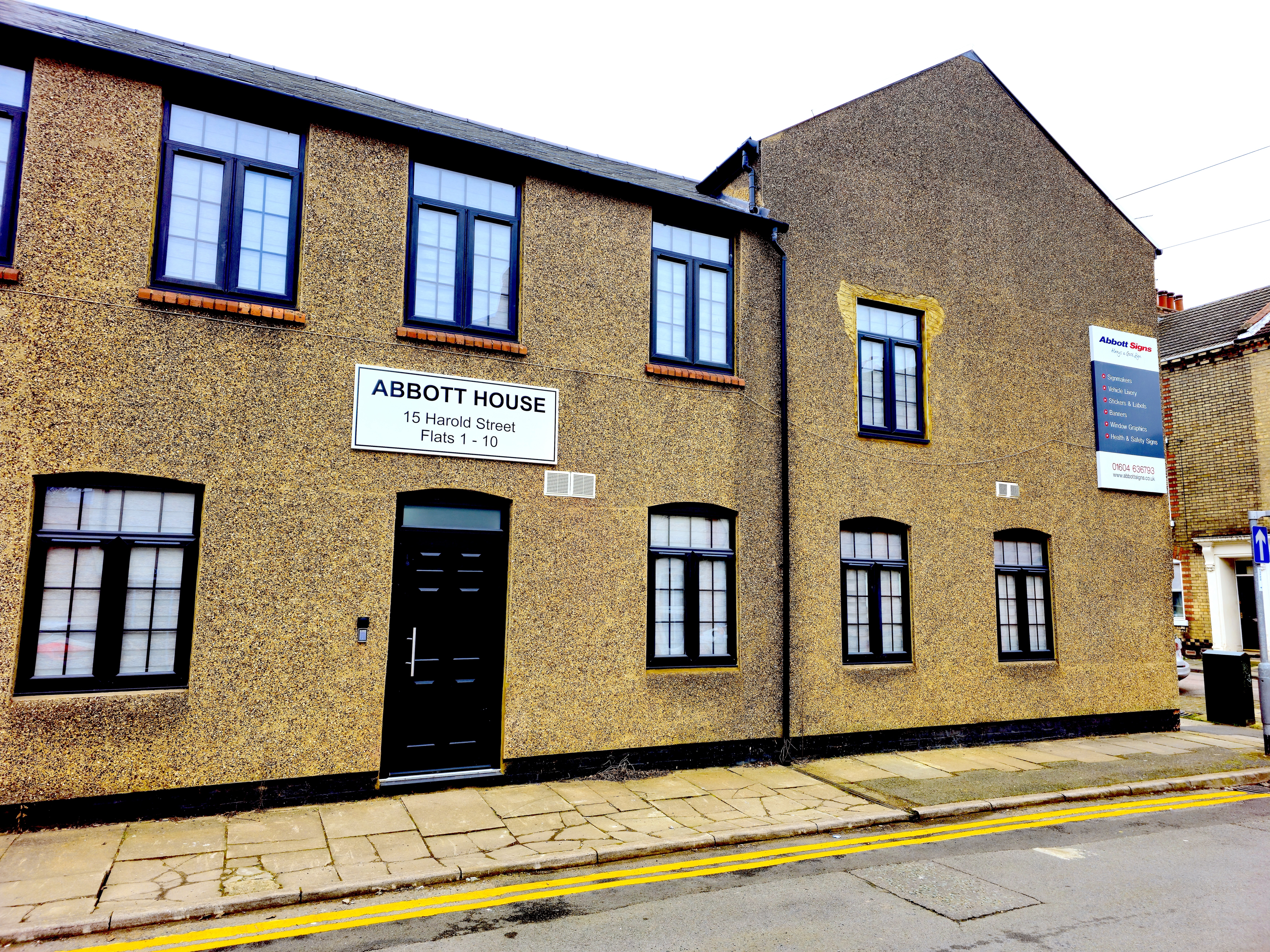 Modern Central Property with Free Parking