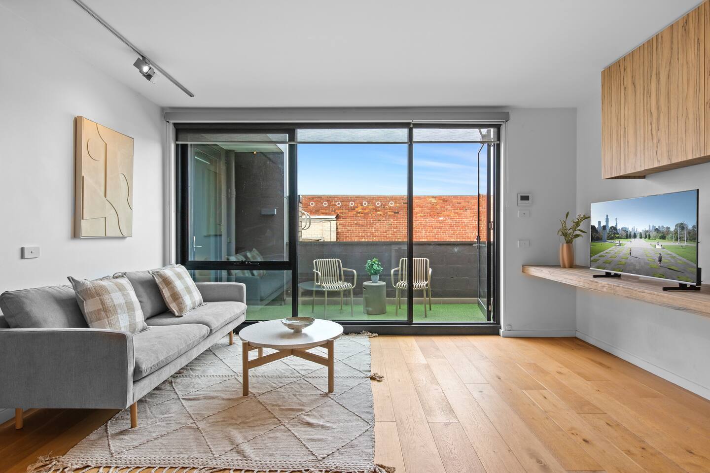 Spacious St Kilda by Ready Set Stay