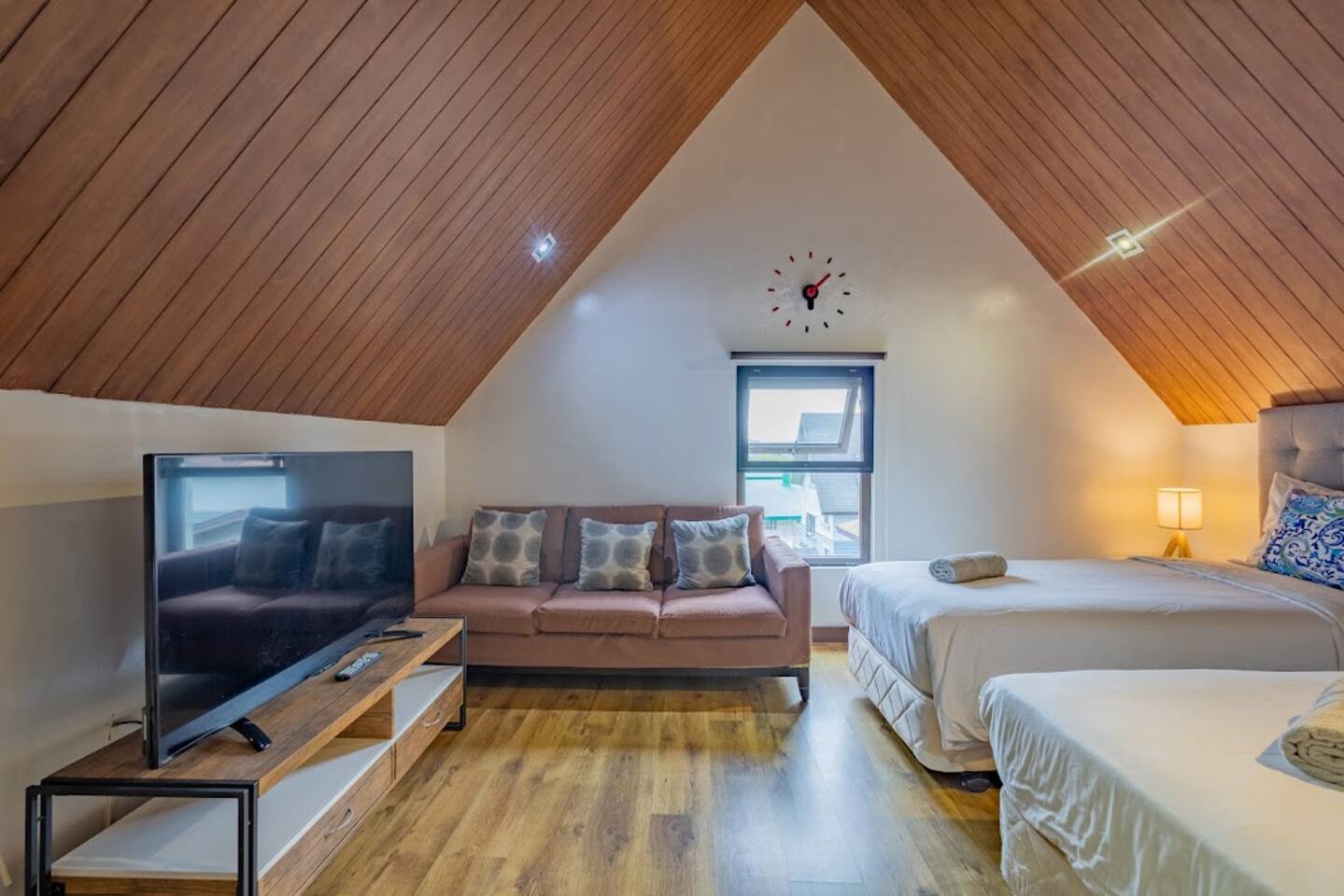Beautiful Guarded Home Near Country Club 5BR-15pax