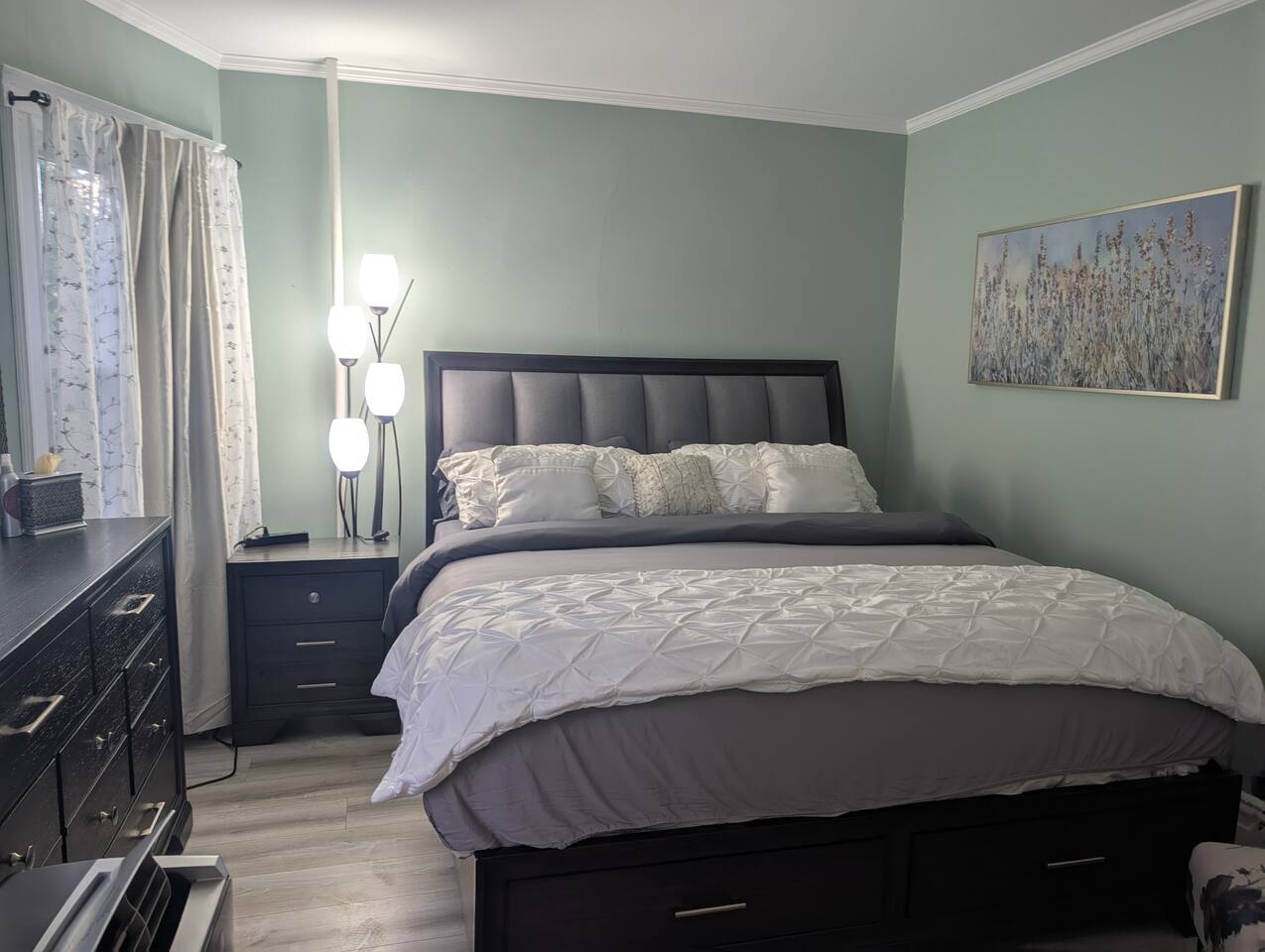 Sunny & Comfortable: Walk To Shop, Eat & NYC Train