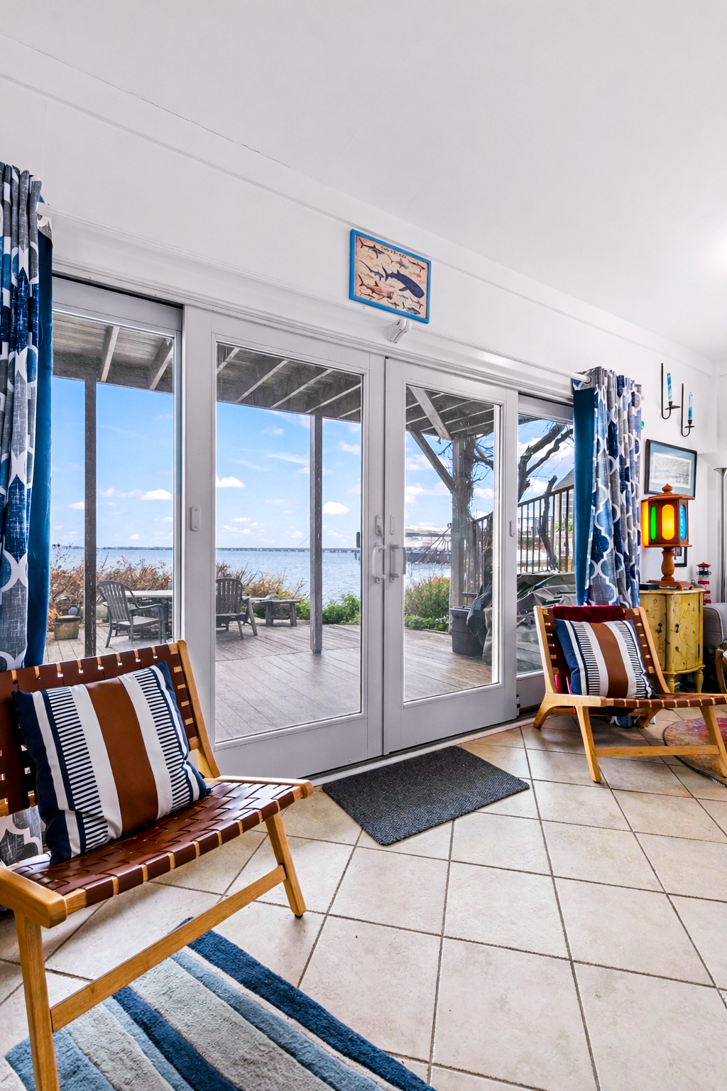 Beachfront Condo - Prime Commercial St Location