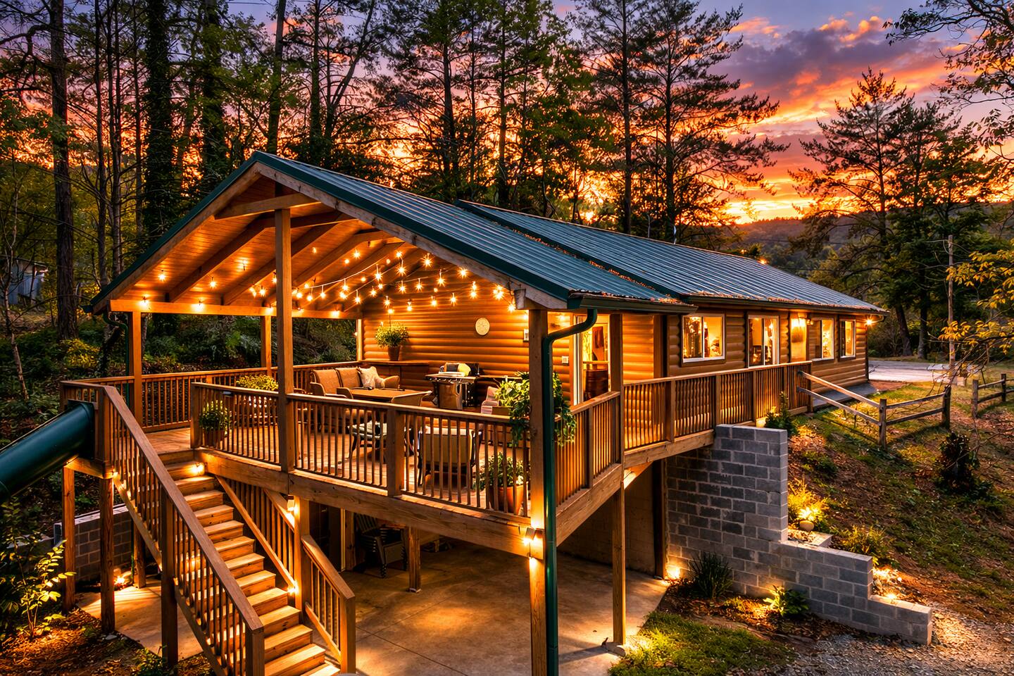 Hot Tub Retreat-Huge Covered Deck-3 mi to Parkway
