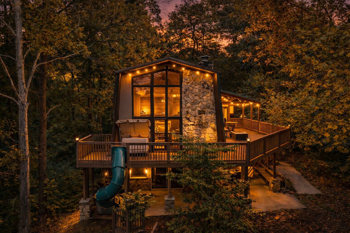 Secluded Cabin for 9 -hot tub, game rm, near Pkwy!
