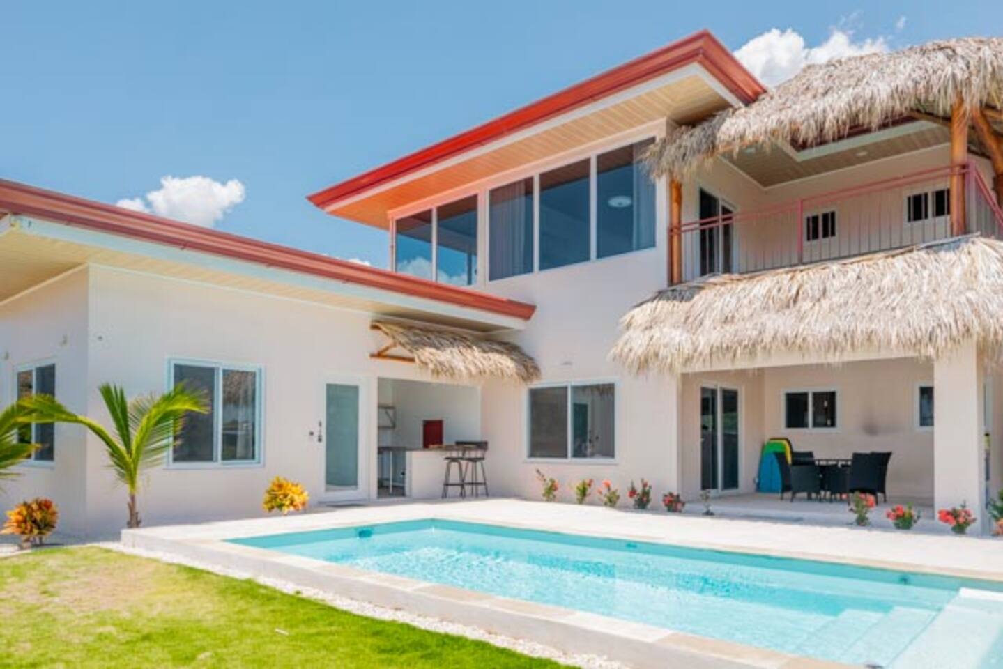 Beachfront House with Private Pool in Hermosa