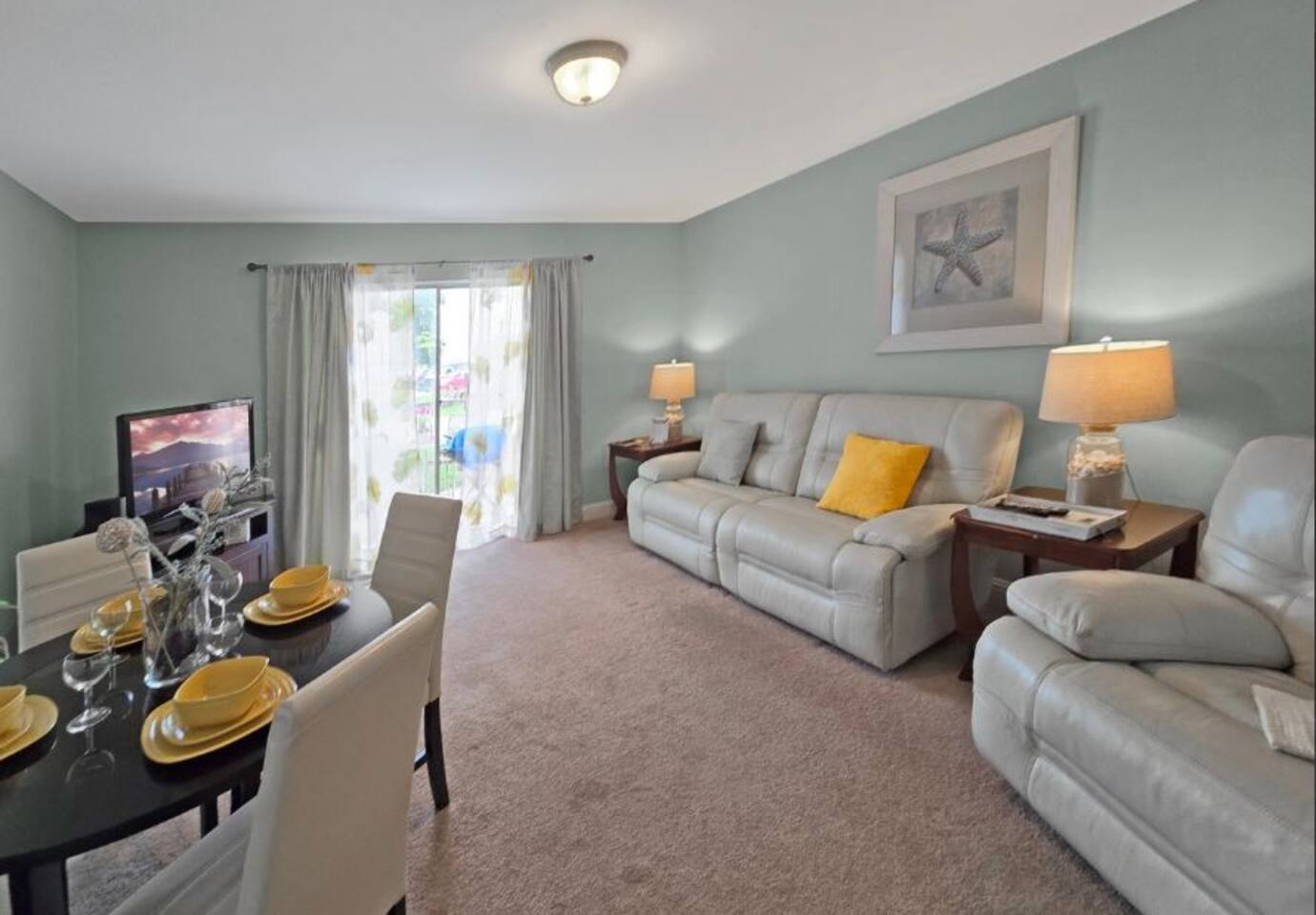 Best location in Biloxi! Walk to the beach.