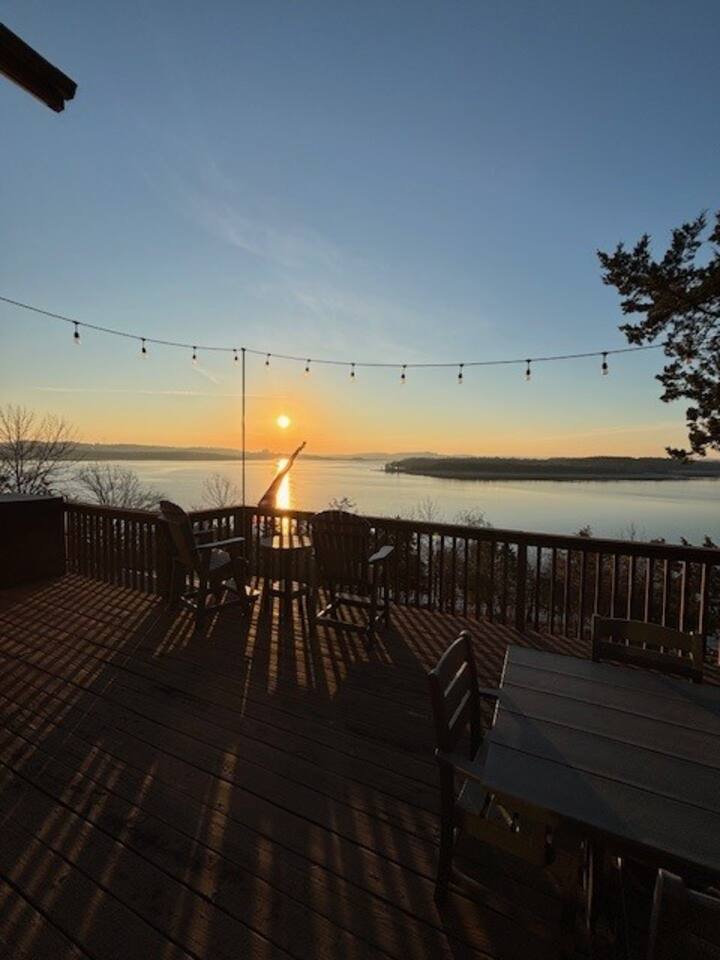 Upscale Cabin • Million‑Dollar View  •  Escape