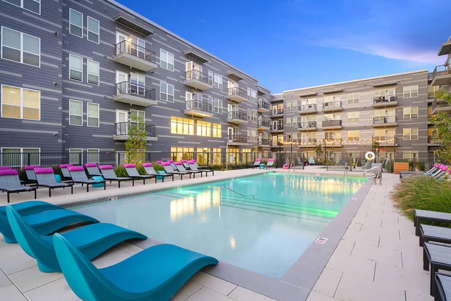 Game Backyard + Soaking Pool | 10 Min to Brickell