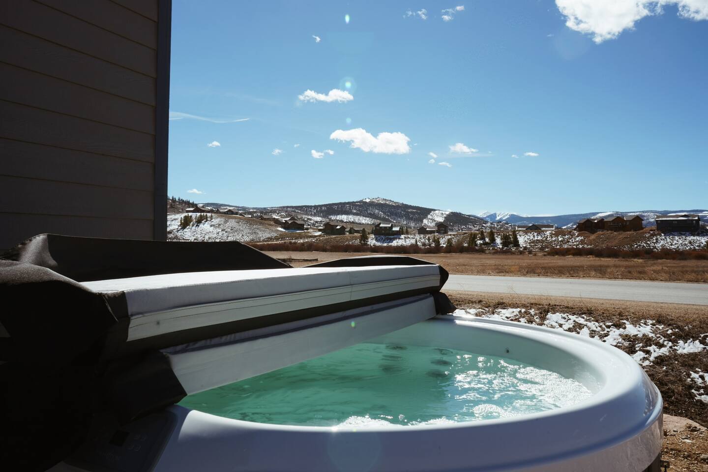 NEW! HotTub+Views/Bike·Golf/Patio/Fast Wi-Fi/4 TVs