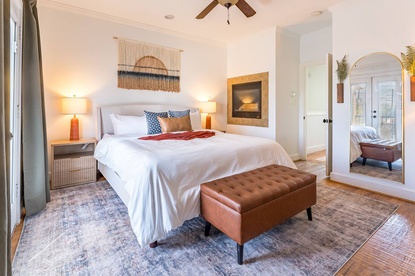 Urban Dallas Townhome w/ Arcade, King Bed & Garage