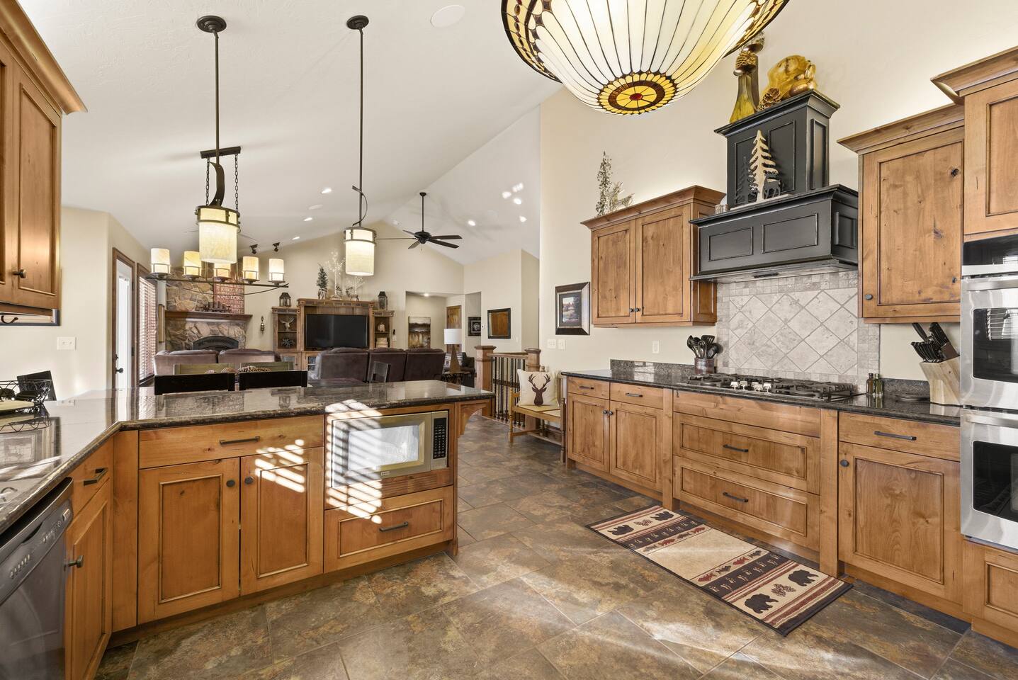 Clean, comfy, unique in/outdoor space, near YNP