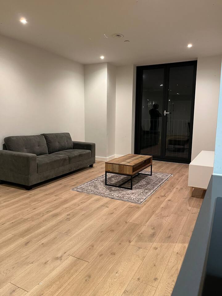 High-end 2-Bed Retreat - AO Arena & Victoria Stn