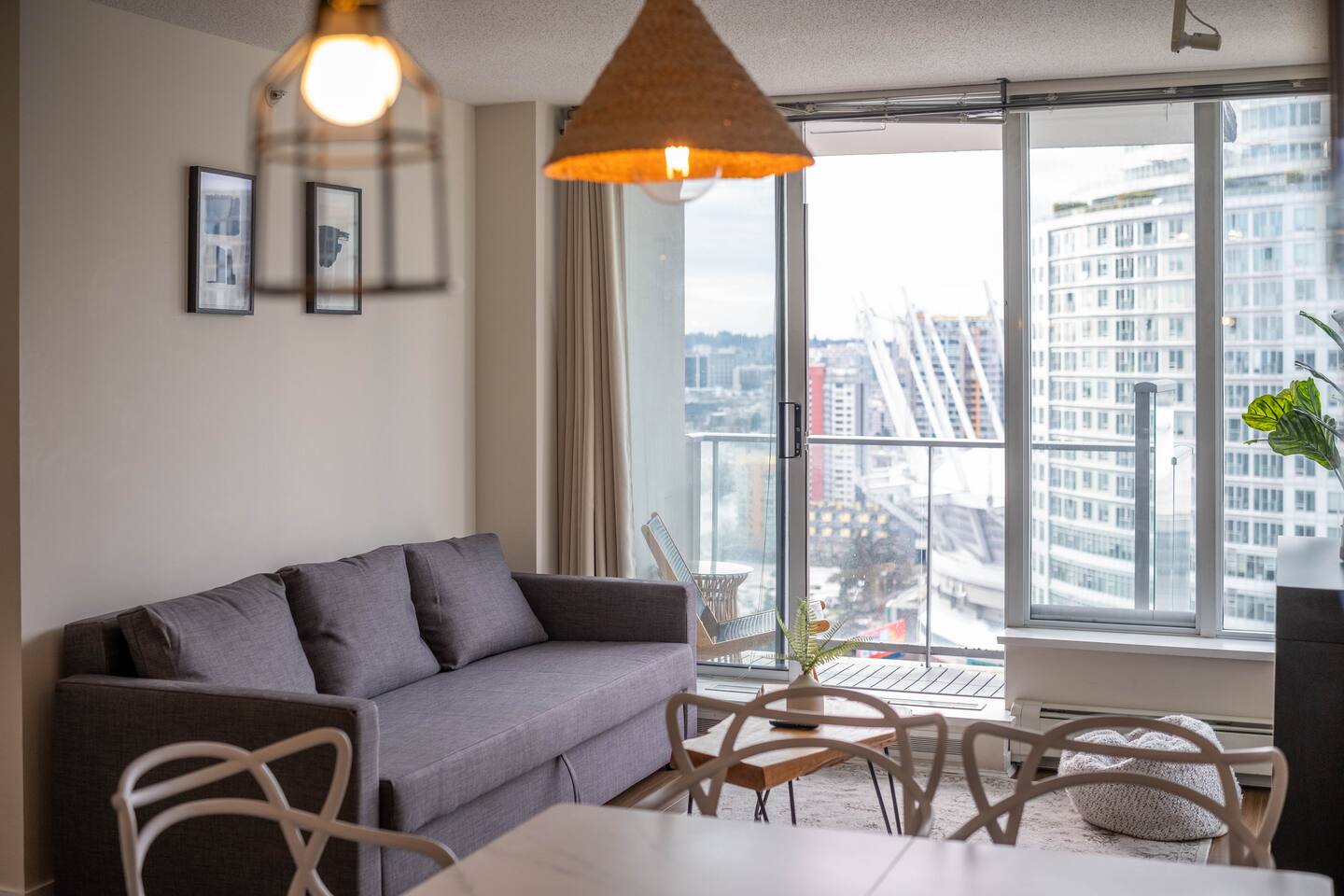 Stylish 3BR Downtown Vancouver Condo w/ Pool & Gym