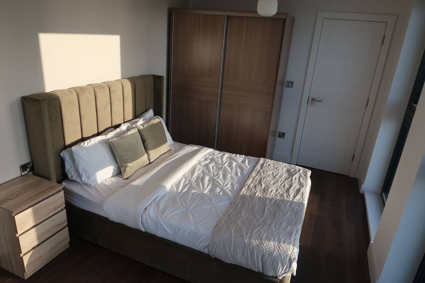 #132 Stylish Luxury Flat | Free Parking |City View