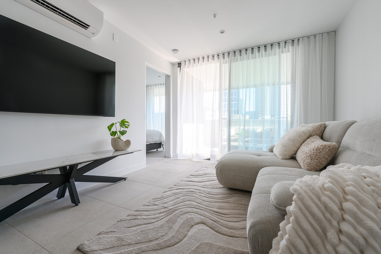 Luxury Balcony Apartment | Pool, Sauna & RAC Arena