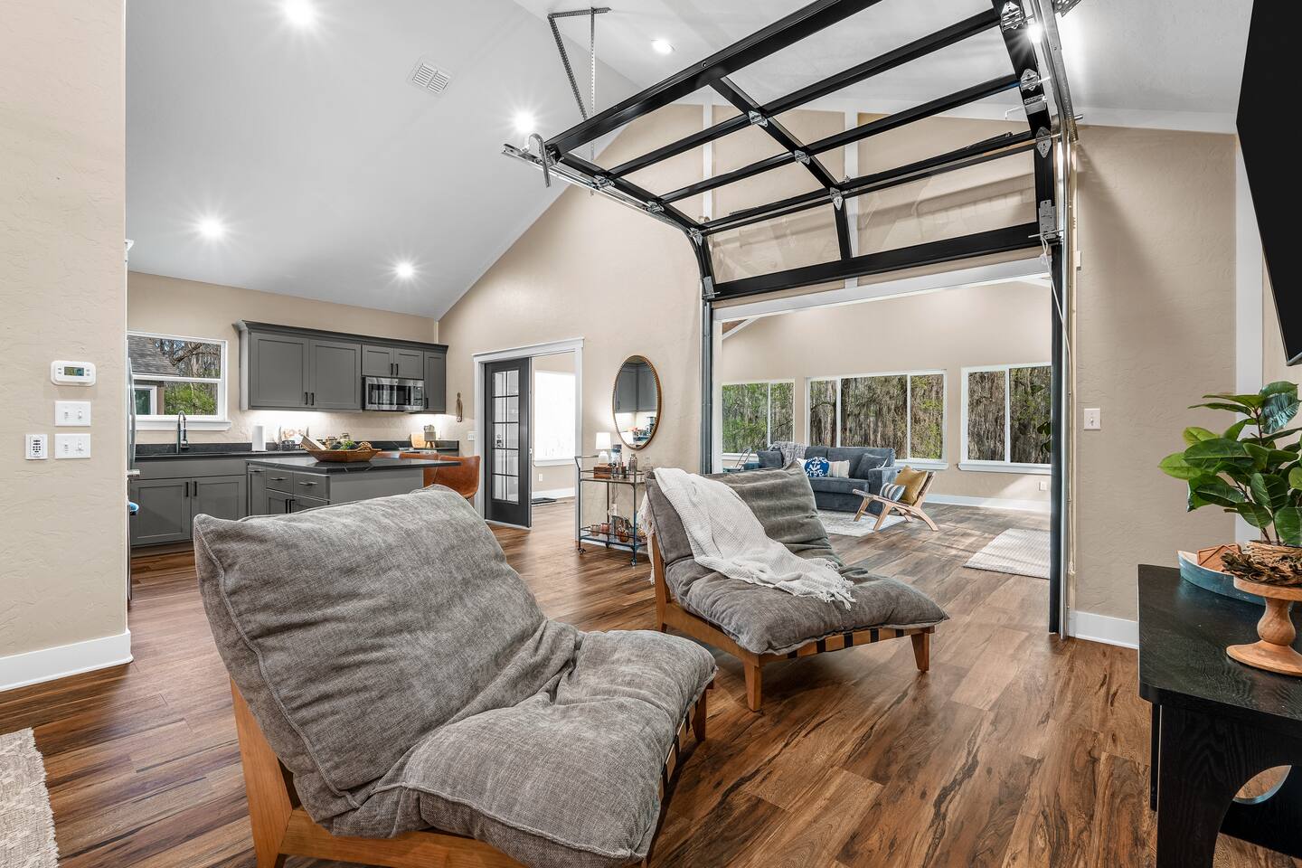 On Caddo - The Grove @ Jackson Arms Hideout