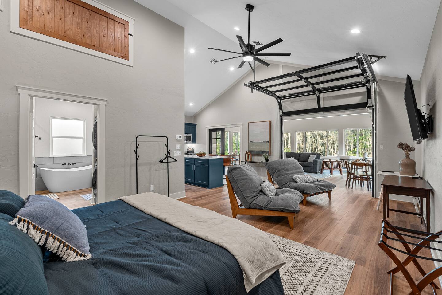 On Caddo - The Refuge @ Jackson Arms Hideout