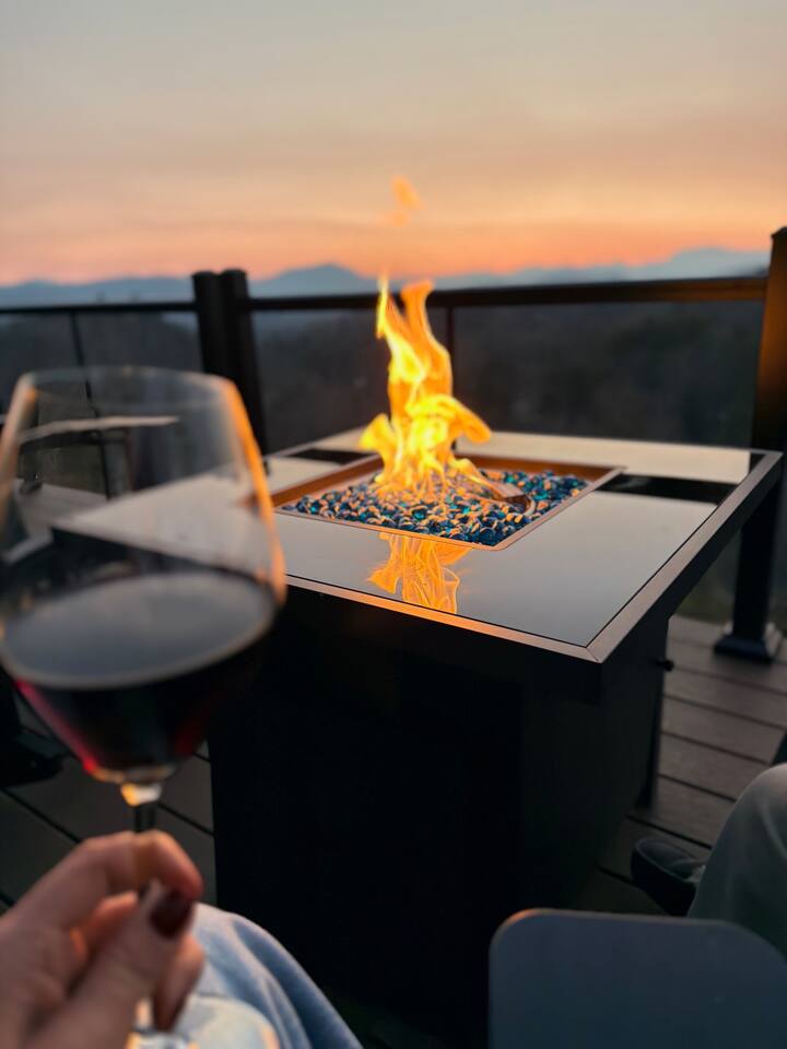 180° Mountain View Sunsets Fire Pit Near Brevard