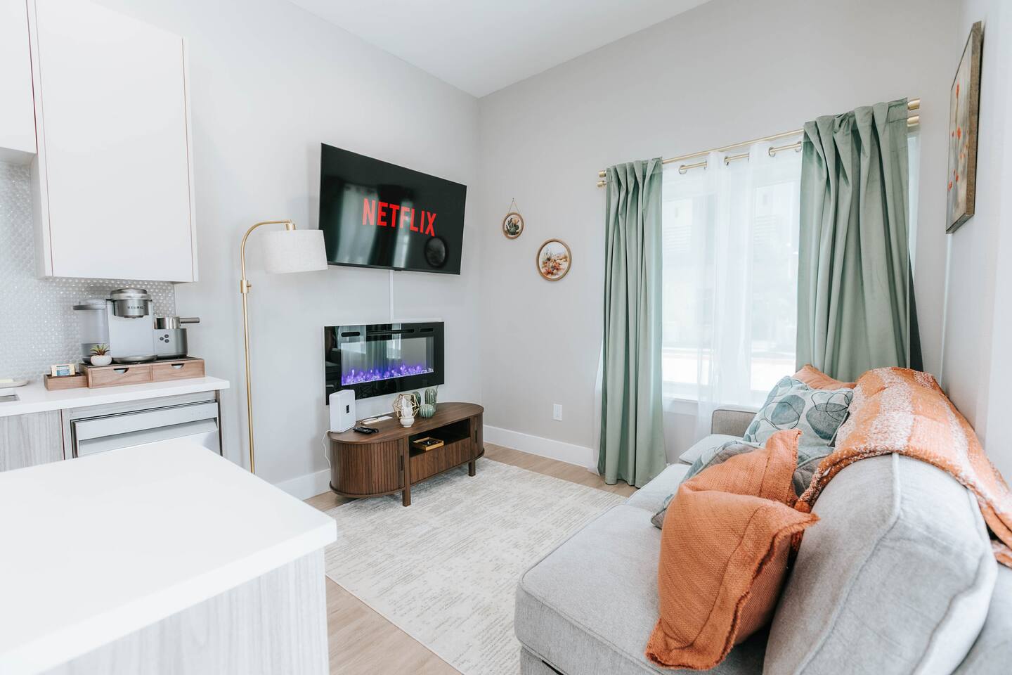 Stockyards + Downtown | Bright 1BR | Sleeps 3 - Apartment