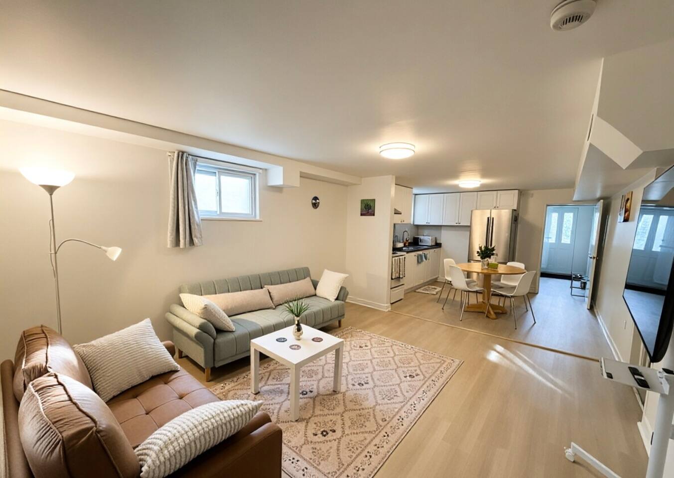 Cozy Bright Semi - Basement Suite in Scarborough