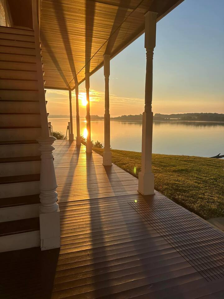 B&B-River Views, Shawnee Getaway, Sarah Room