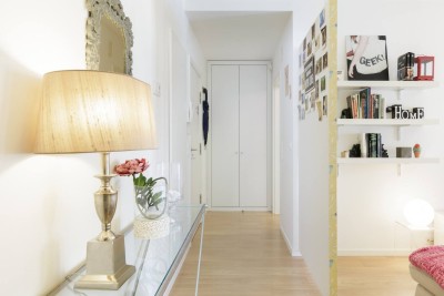 Be welcomed into our space in our entrance hall, which provides a stylish introduction to our home's refined ambiance.