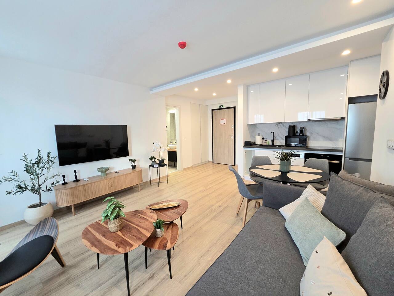 TT Luxury Homes | Artemis – Shared Pool & Gym NEW