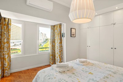 Master ensuite with window views overlooking the park and Ritz Hotel.