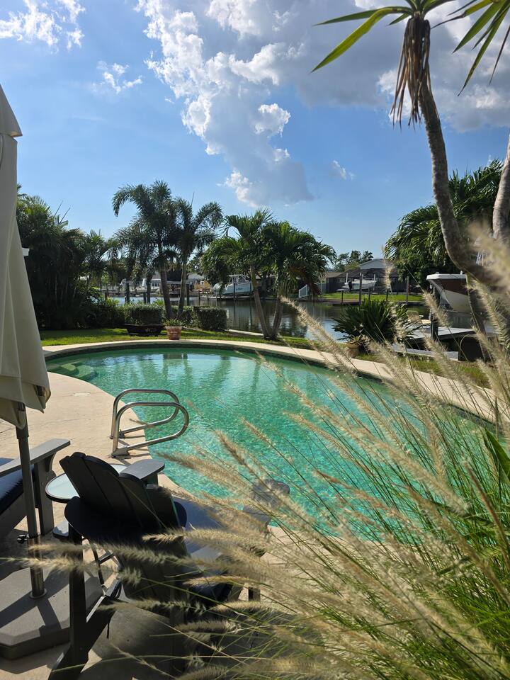 Pool-Waterfront-Pet Friendly