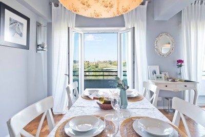 Dining room where you can enjoy a pleasant meal and take in the view.