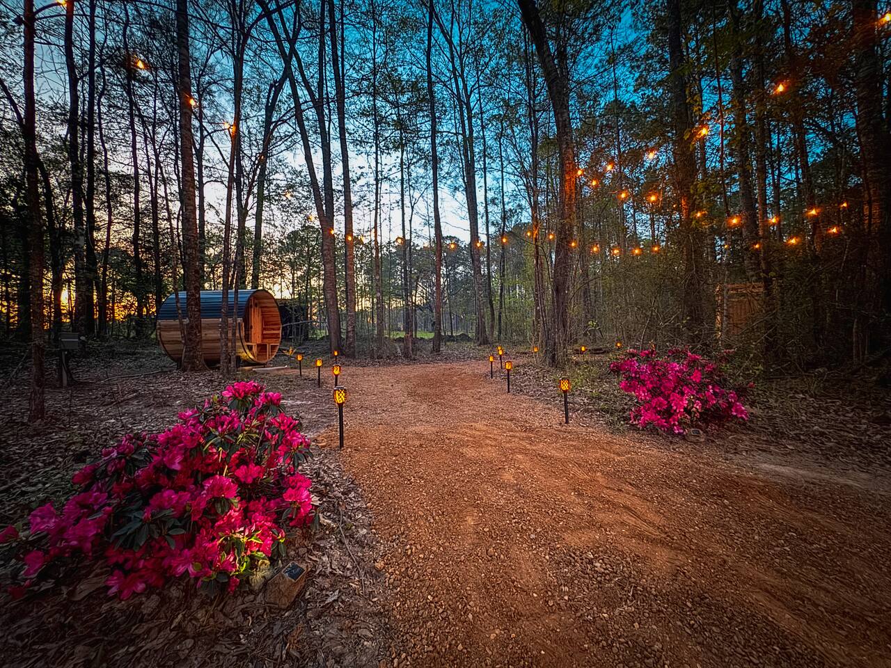 Cooper's Lodge Adults Wellness Cabin with Barrel Sauna