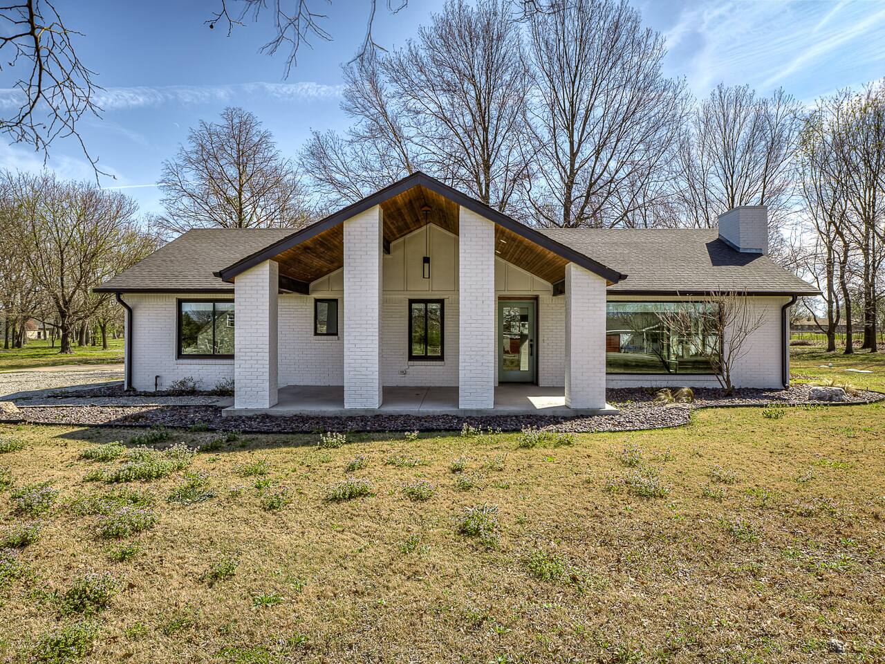 Modern Farmhouse I Quite Escape w/ Vibrant Kitchen