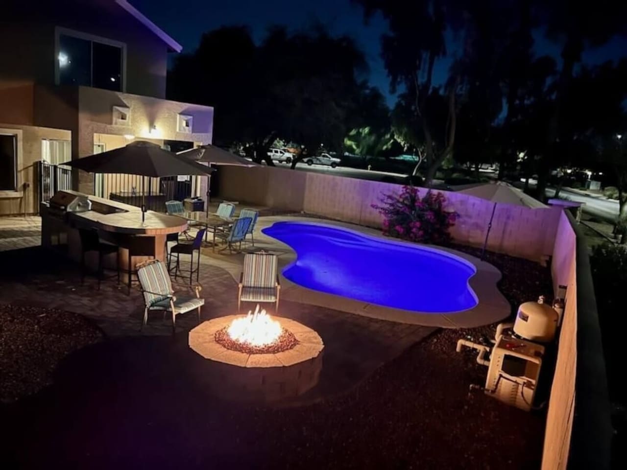 Pet Friendly Sleeps 16 Close to Everything