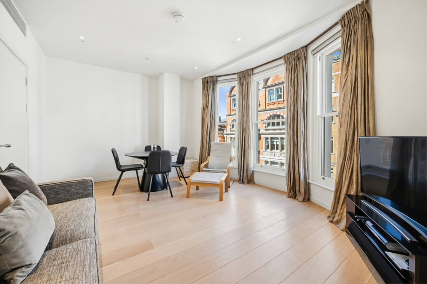 2 bedroom Flat with AC in Prime mayfair
